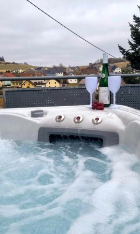 Wellnesshaus Dorfblick mit Outdoor-Jacuzzi und Infrarotkabine, NEU!